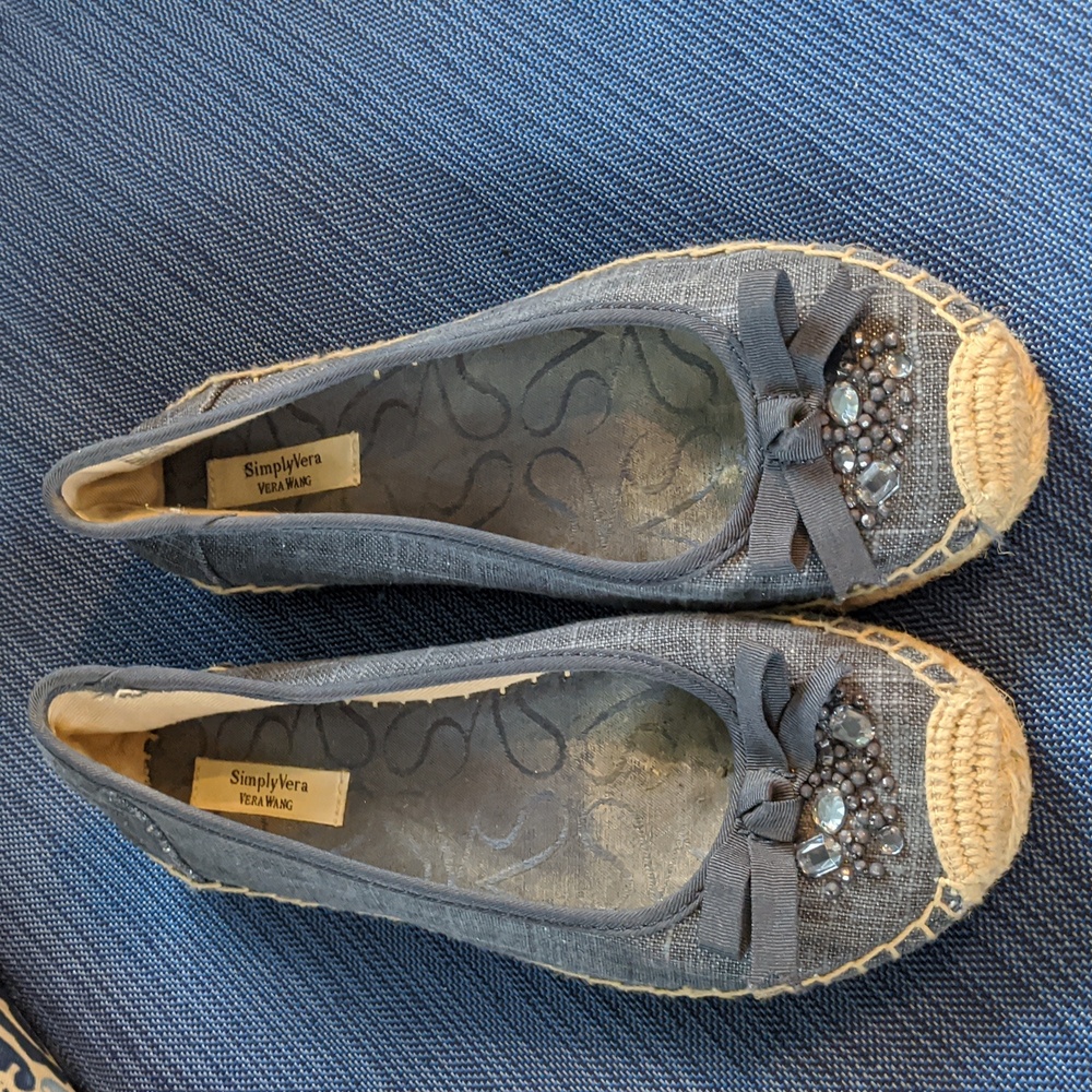 Simply Vera Vera Wang Jeweled Flats - Sz 7 - Picture 1 of 8